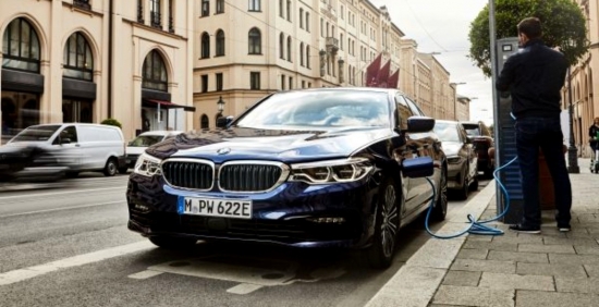 Test drive hybrid BMW 530e Sedan